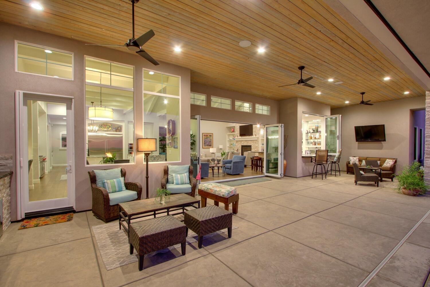 9325 S Los Lagos Circle