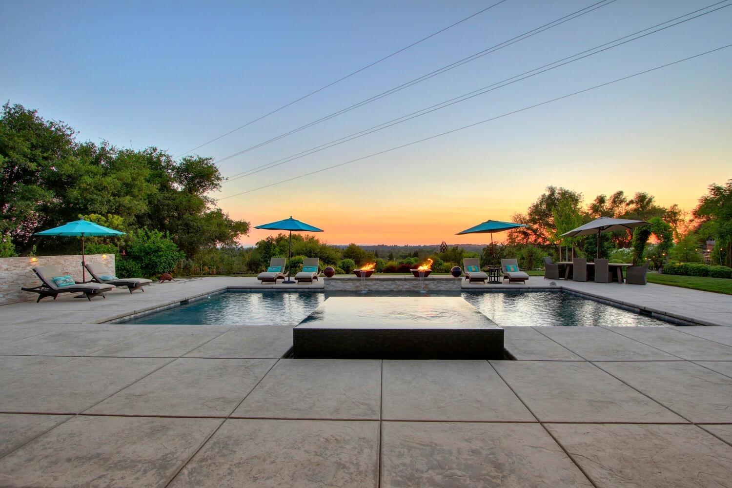 9325 S Los Lagos Circle