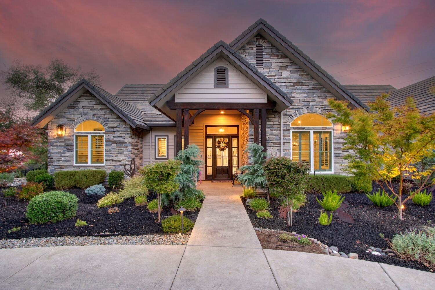 9325 S Los Lagos Circle