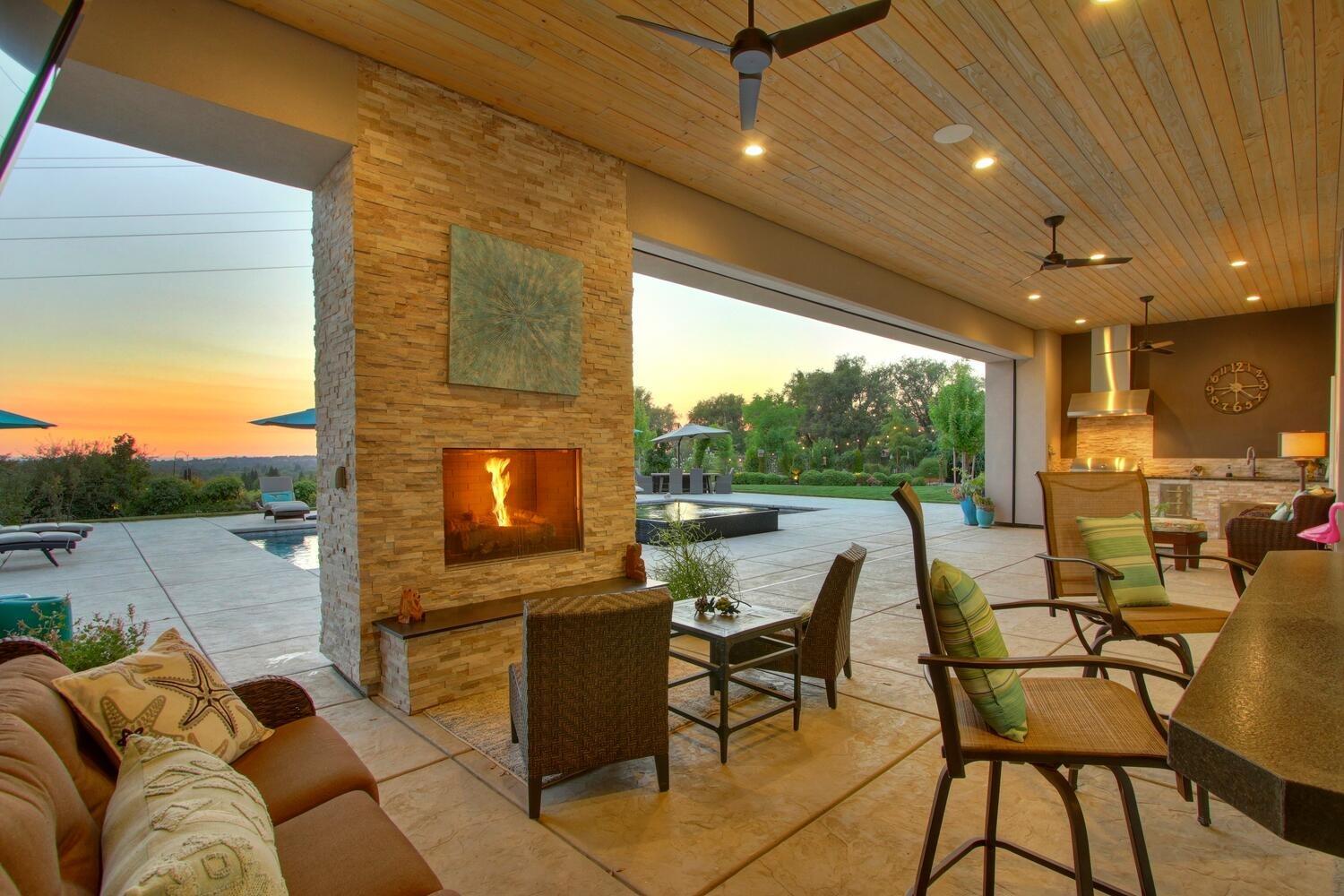 9325 S Los Lagos Circle