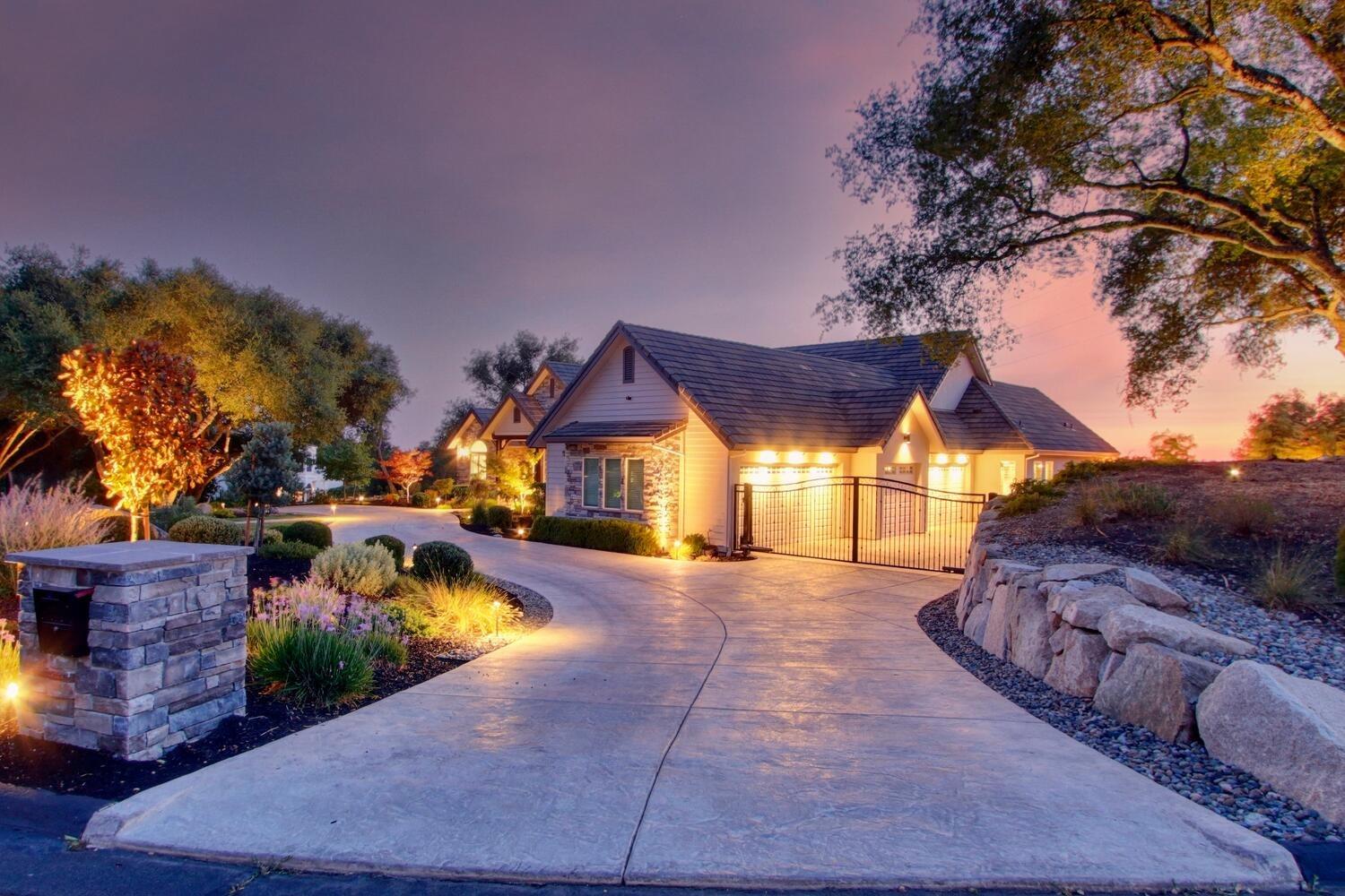 9325 S Los Lagos Circle