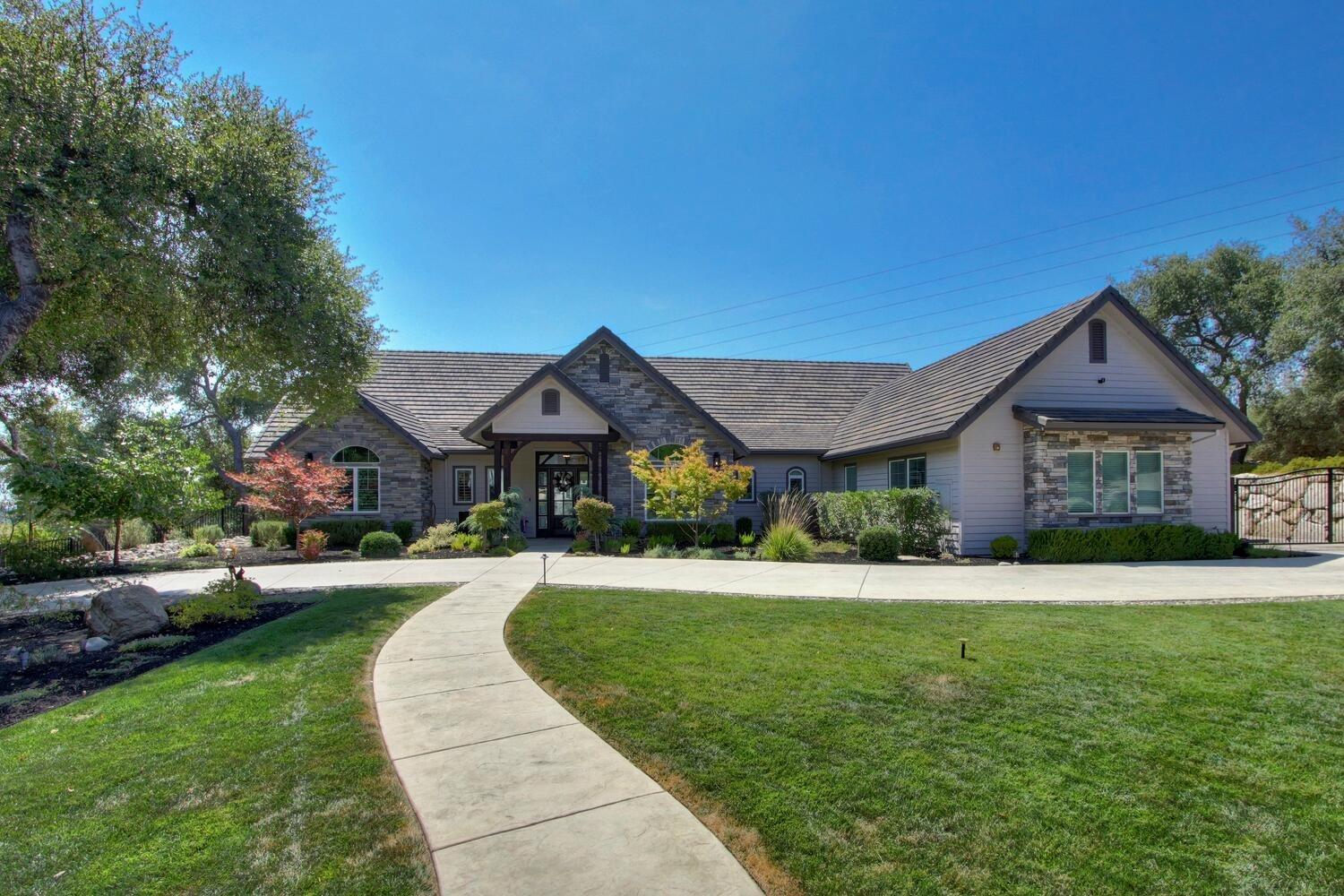 9325 S Los Lagos Circle