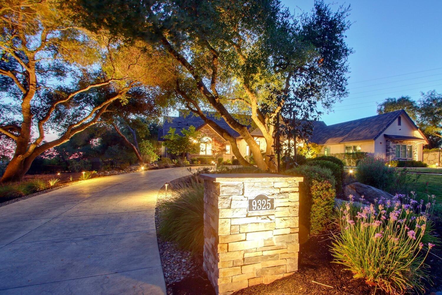 9325 S Los Lagos Circle