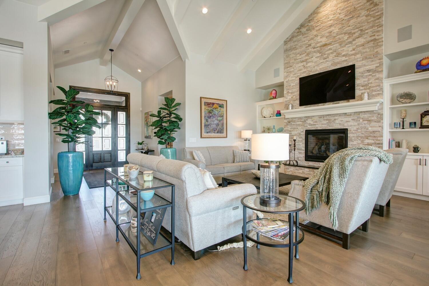 9325 S Los Lagos Circle