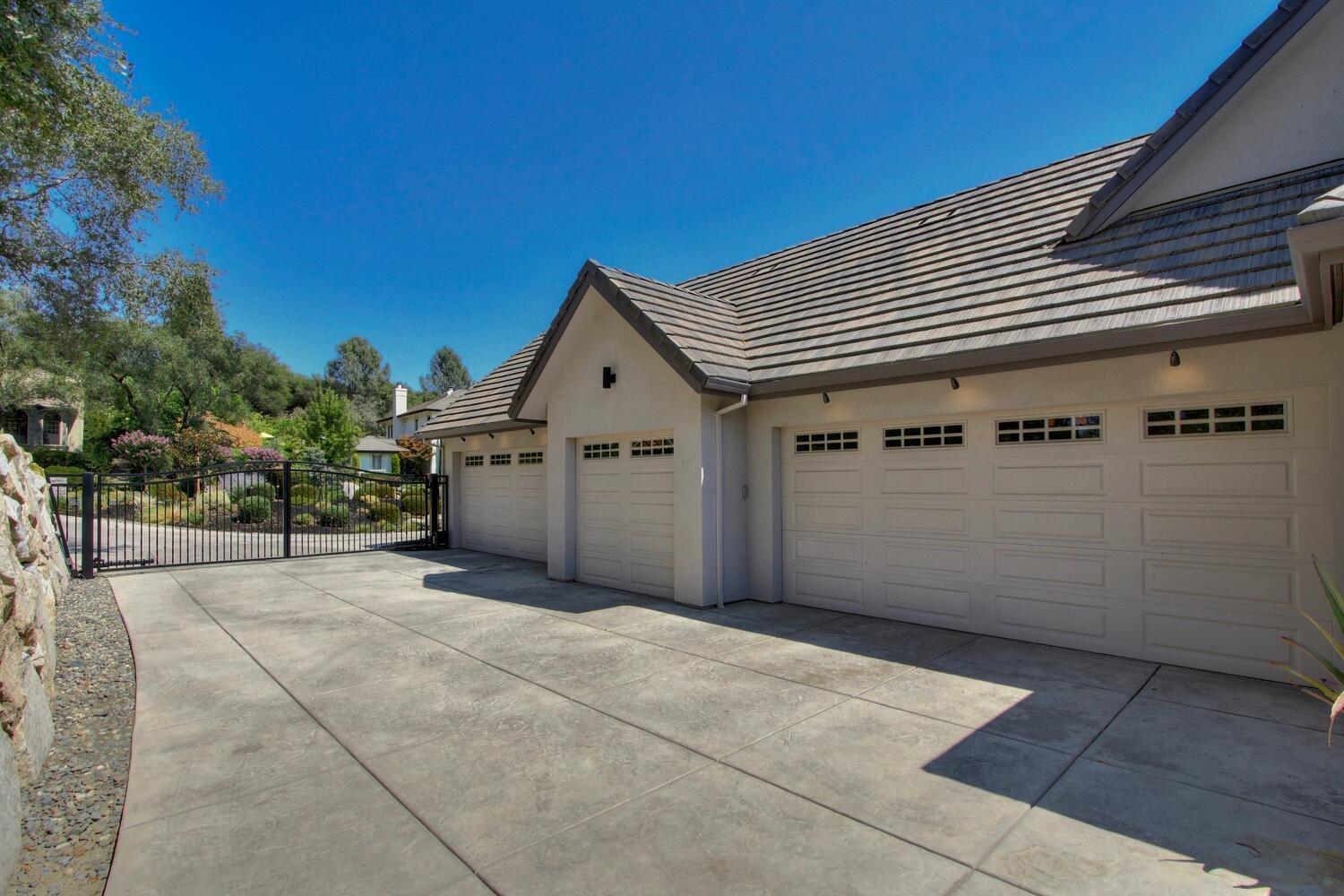 9325 S Los Lagos Circle