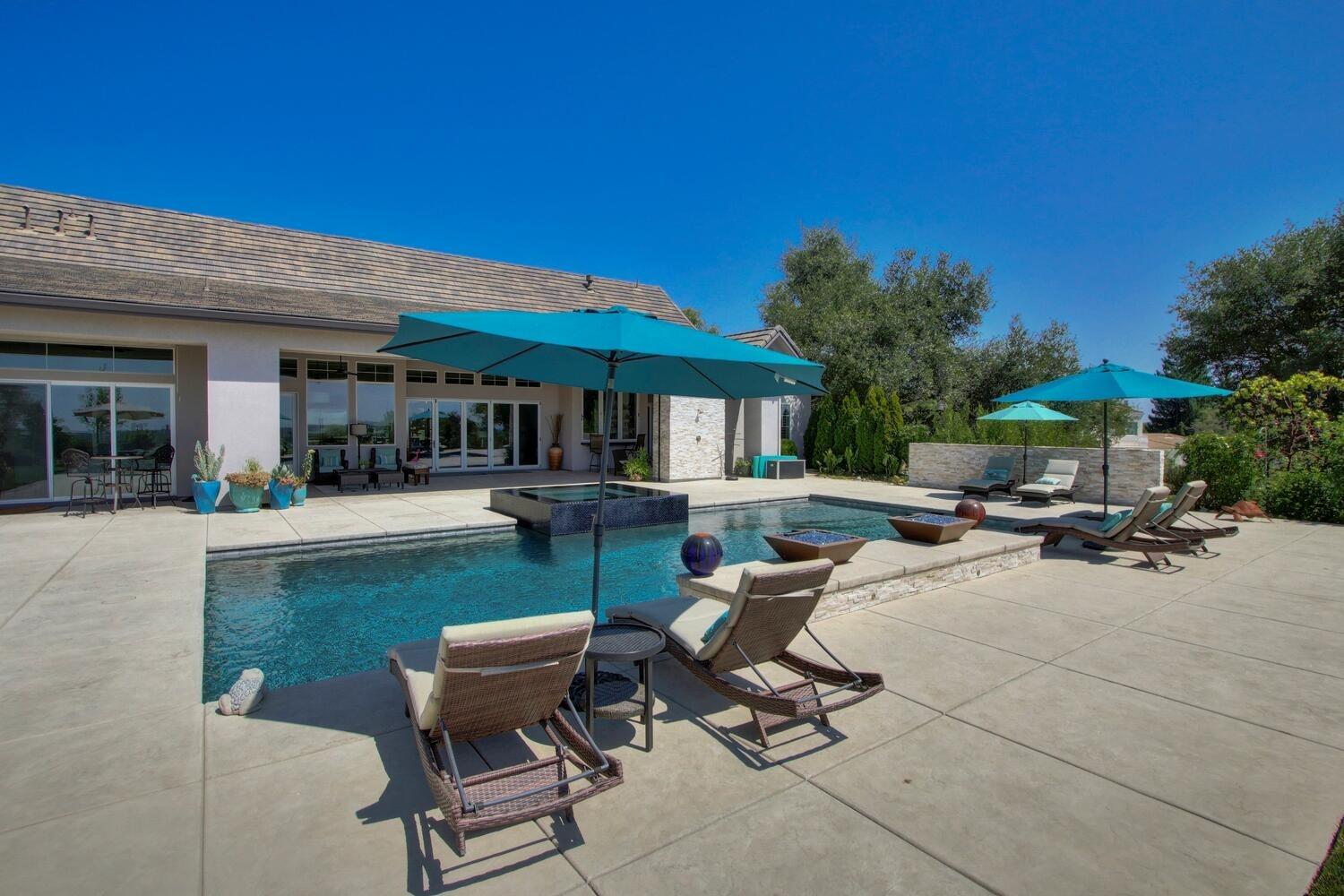 9325 S Los Lagos Circle