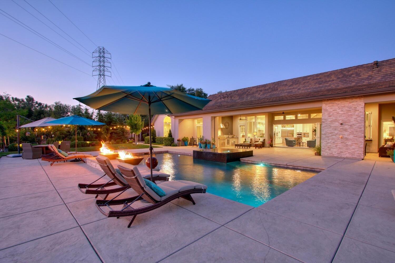 9325 S Los Lagos Circle