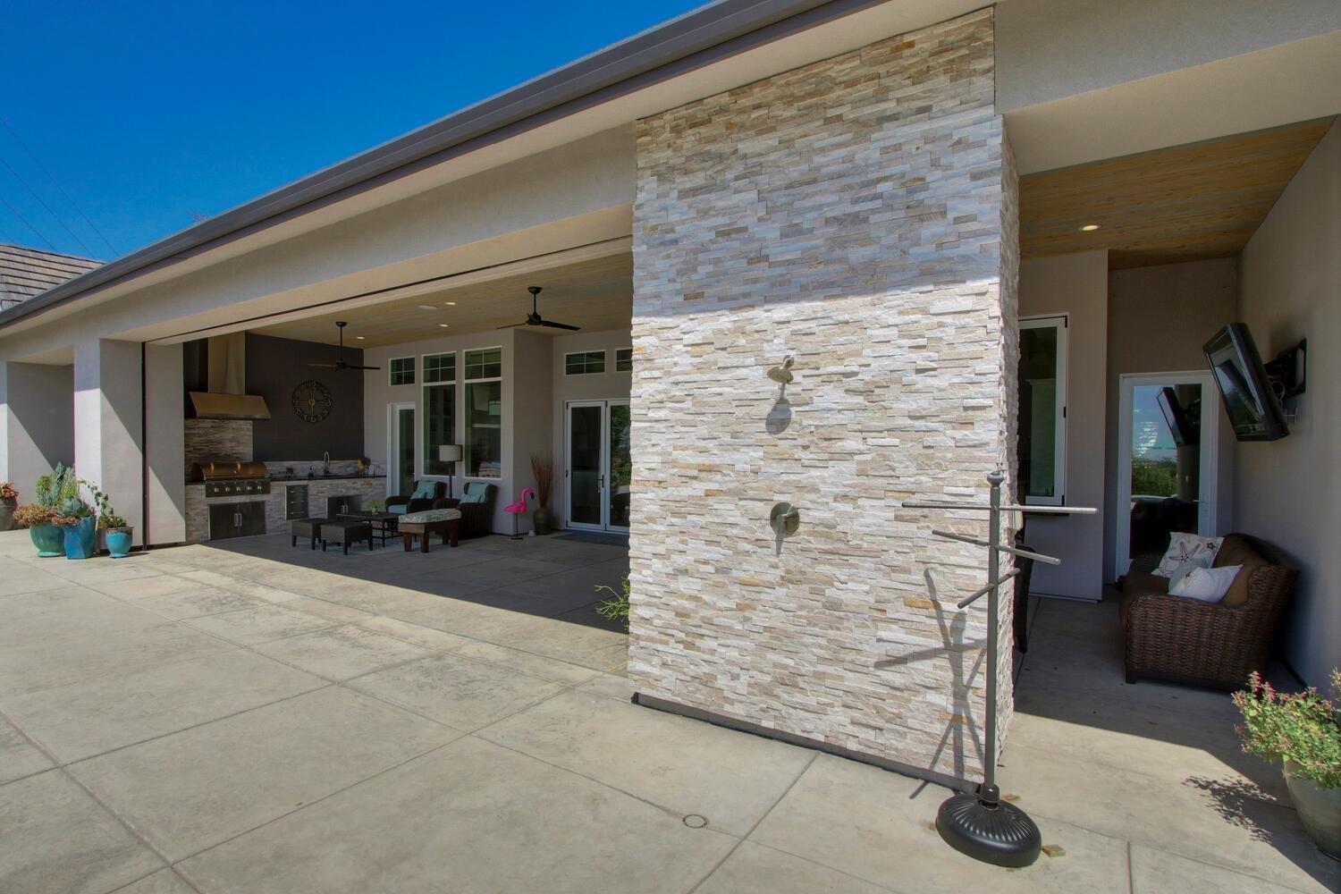 9325 S Los Lagos Circle