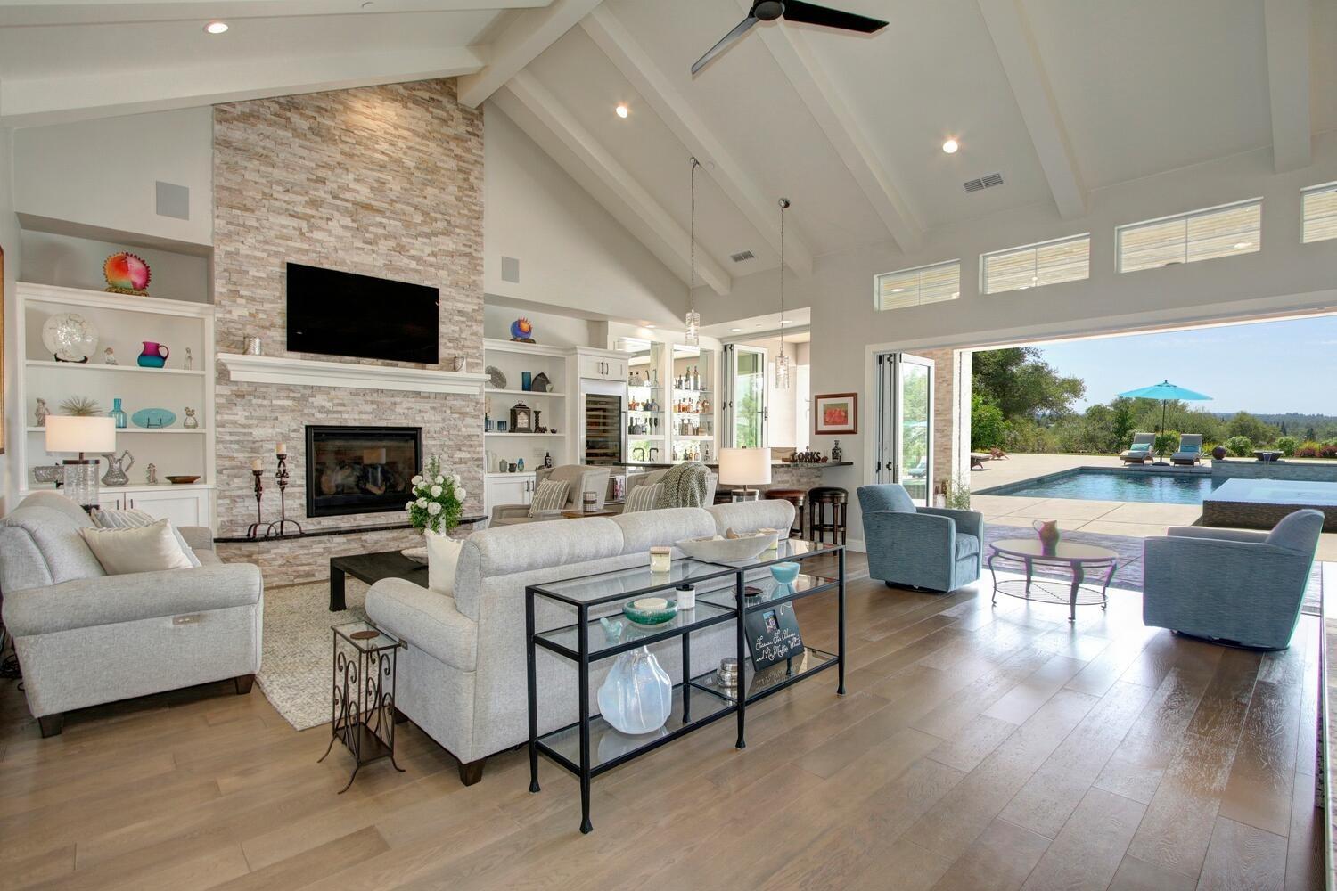 9325 S Los Lagos Circle