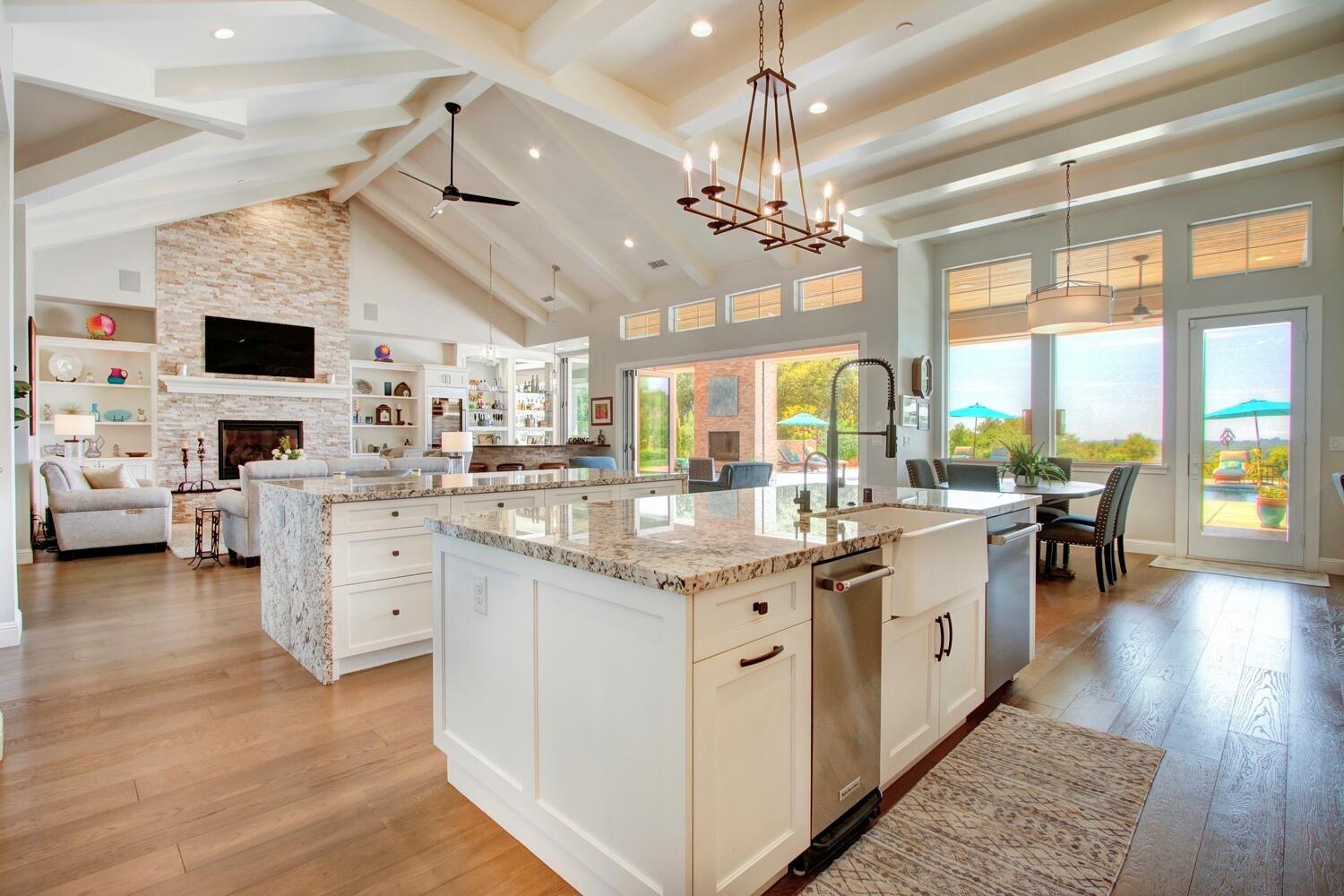 9325 S Los Lagos Circle