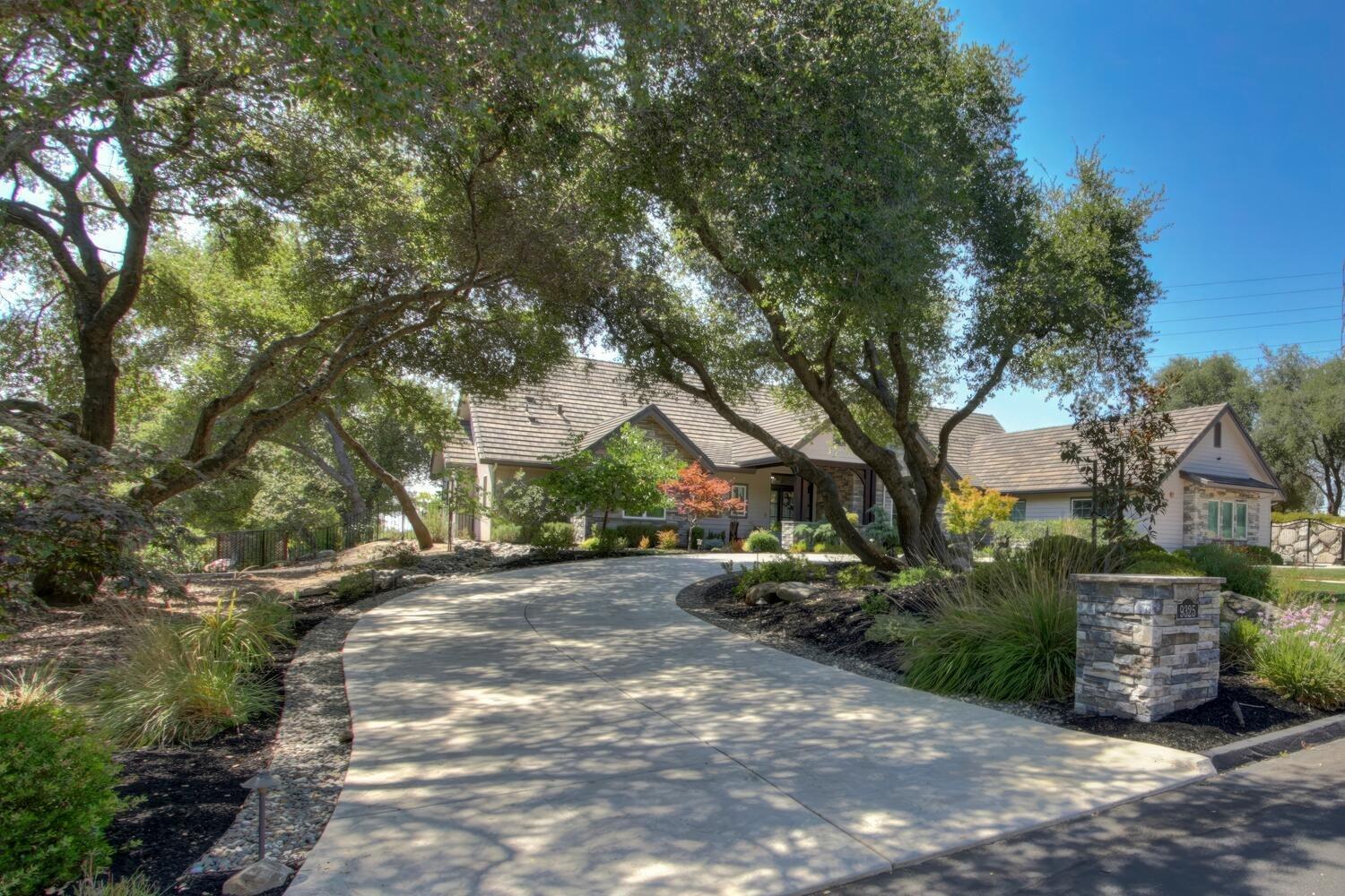 9325 S Los Lagos Circle