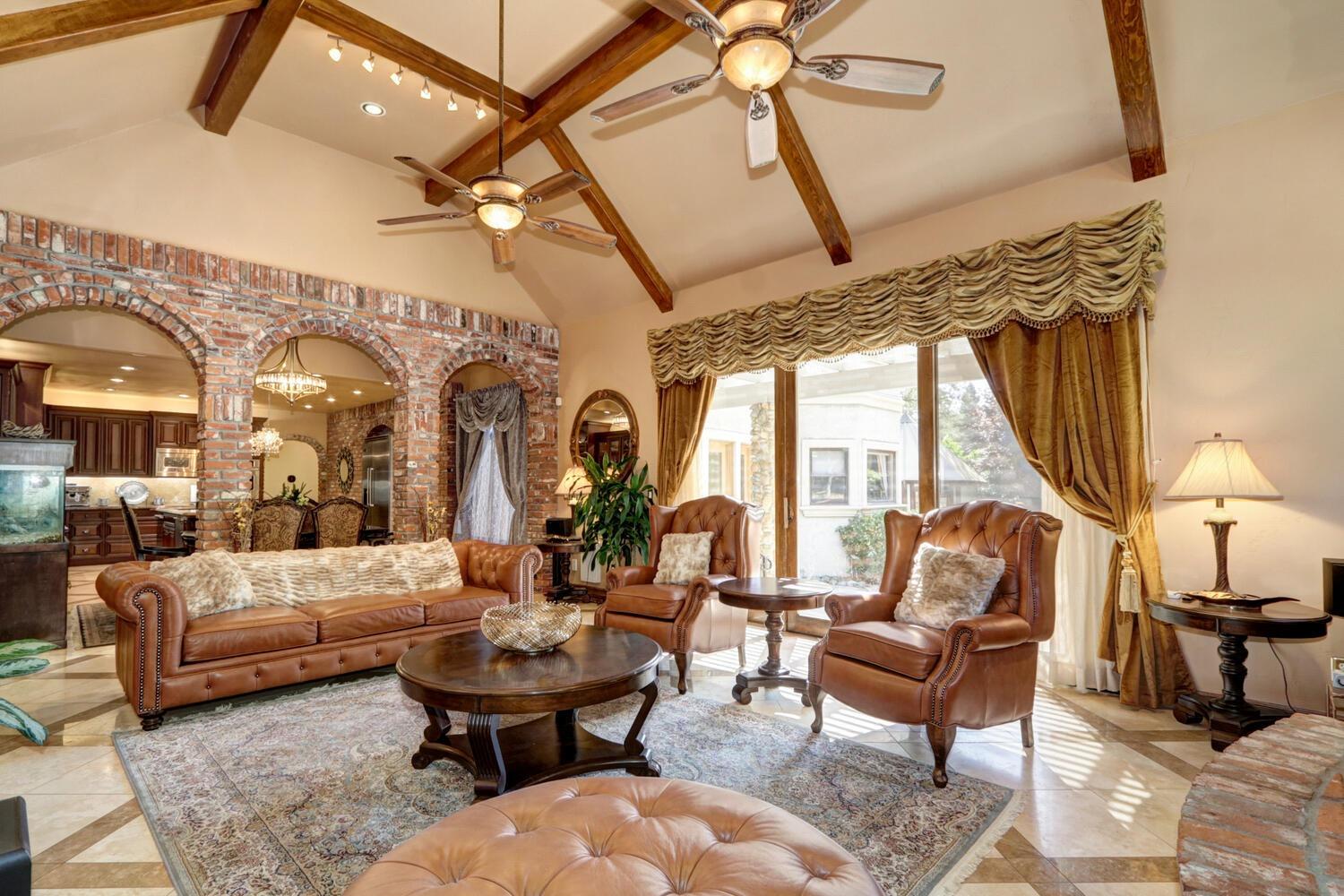 8600 Los Lagos Circle