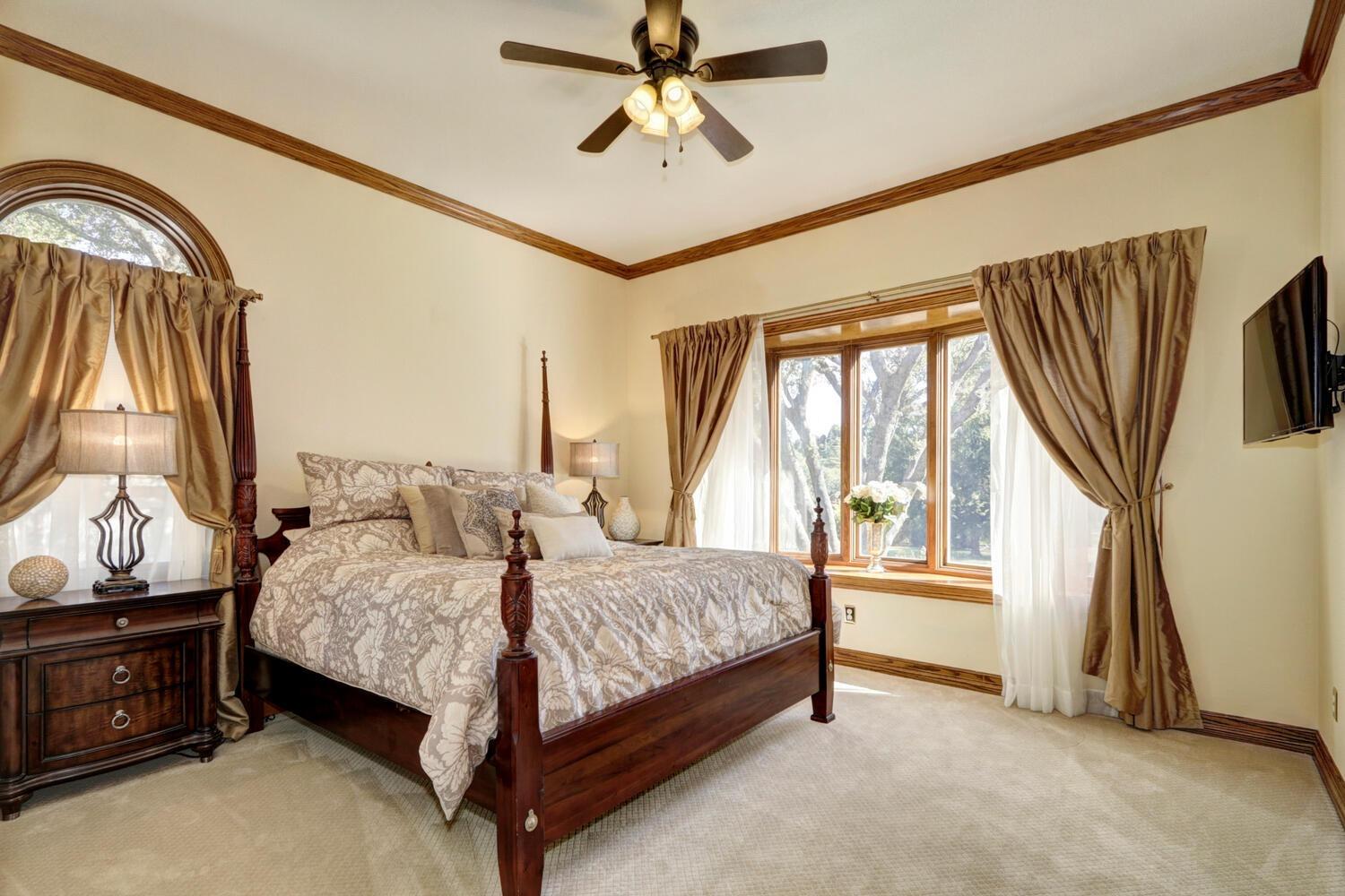 8600 Los Lagos Circle