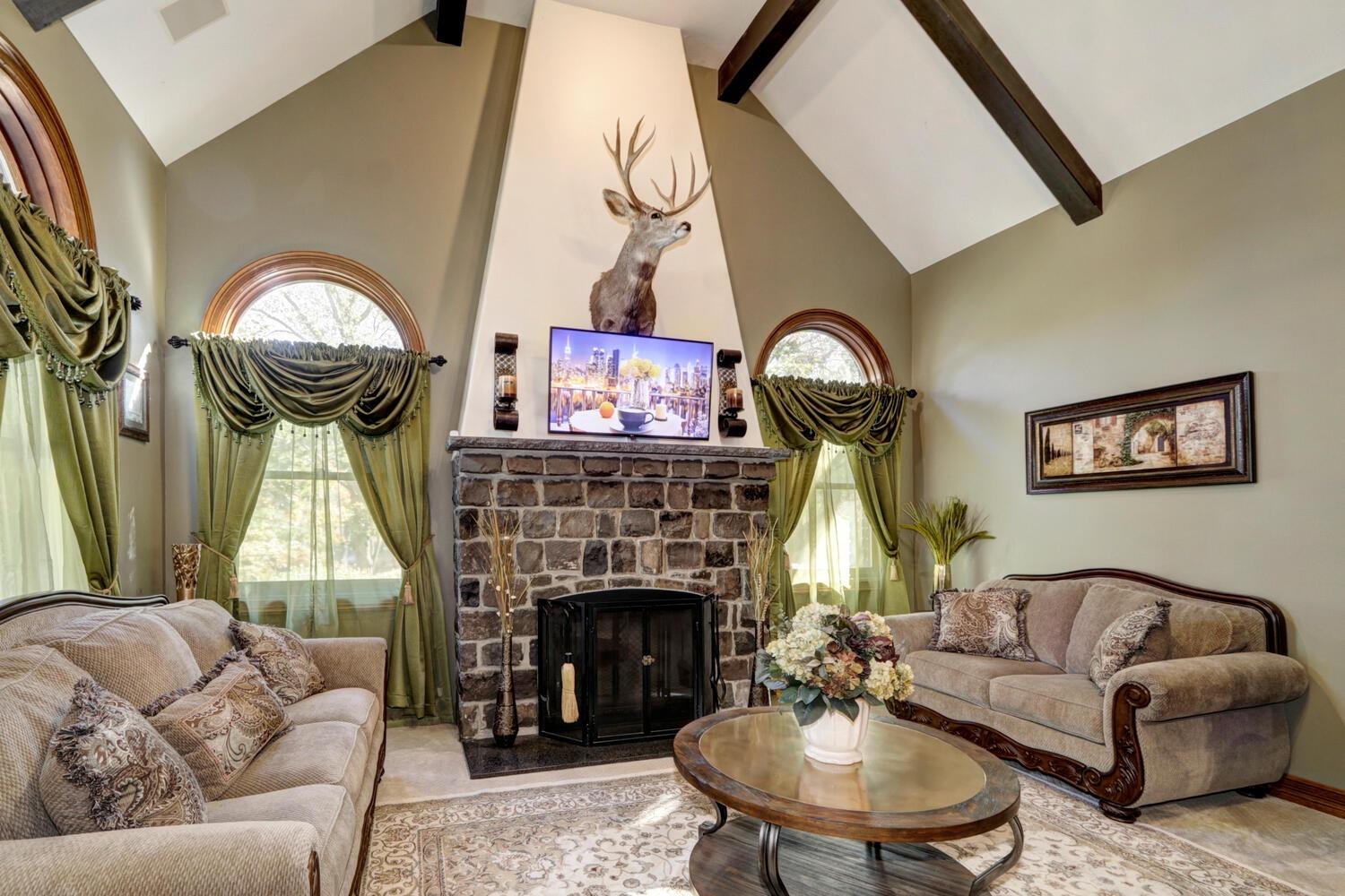 8600 Los Lagos Circle