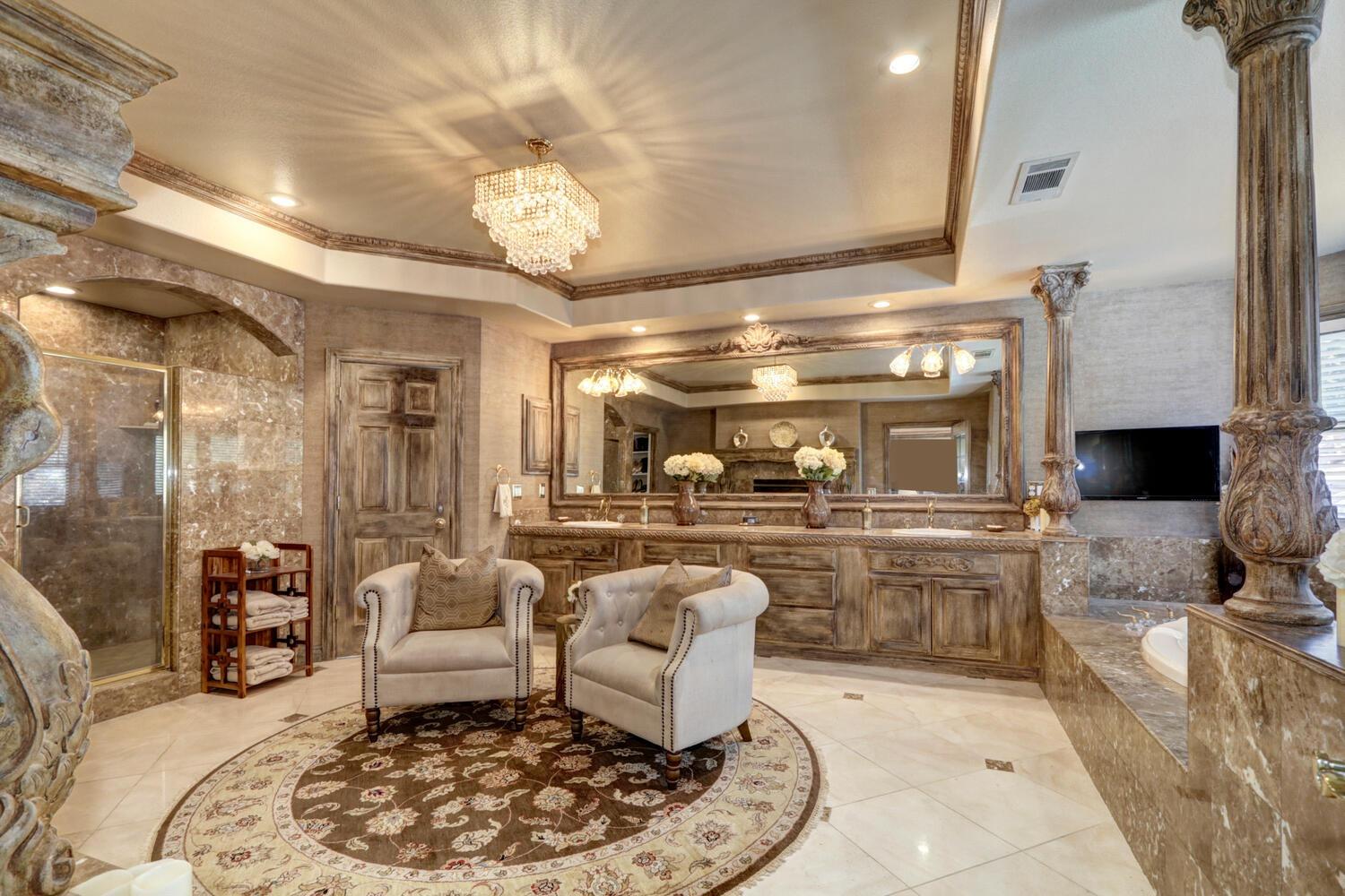 8600 Los Lagos Circle