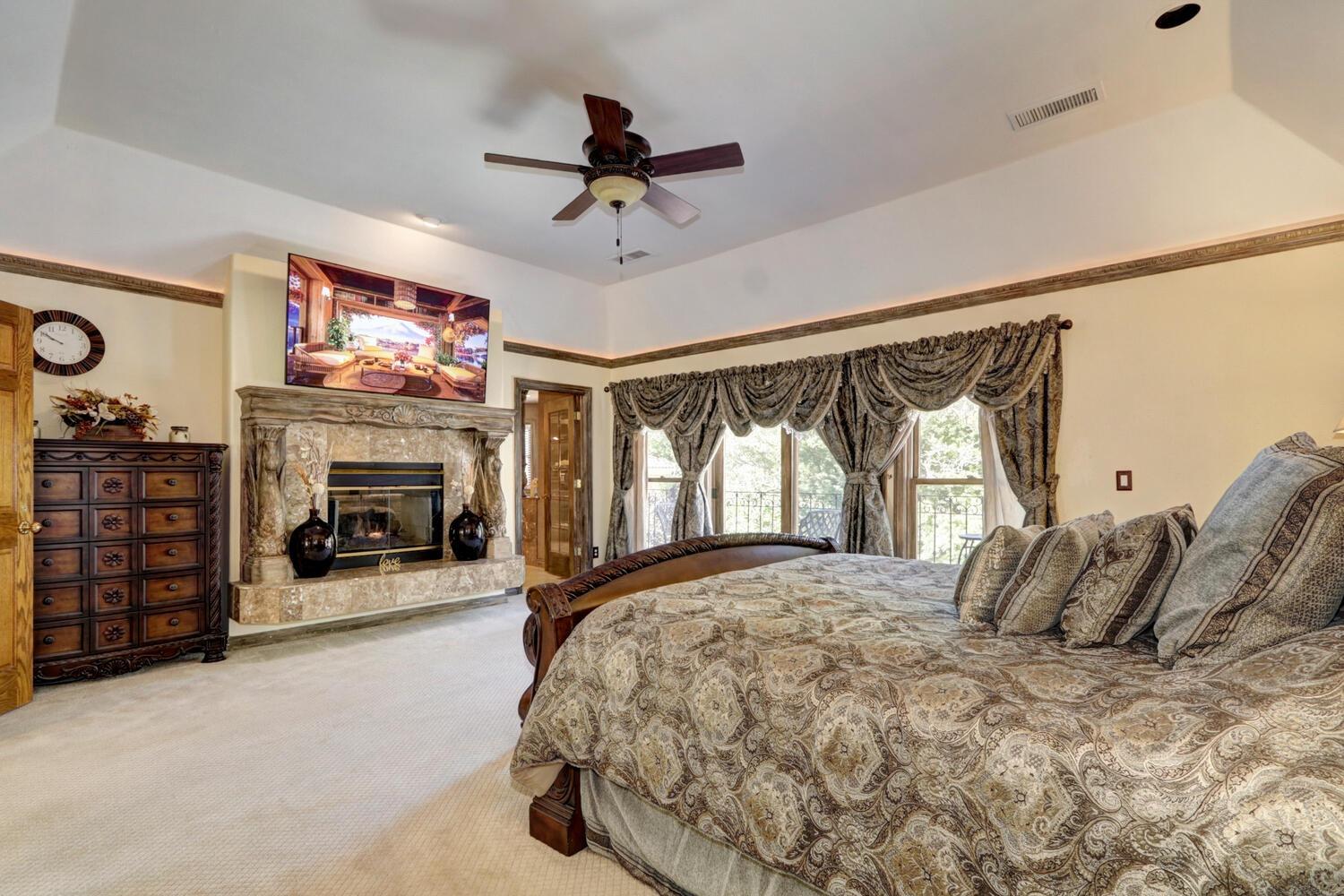 8600 Los Lagos Circle