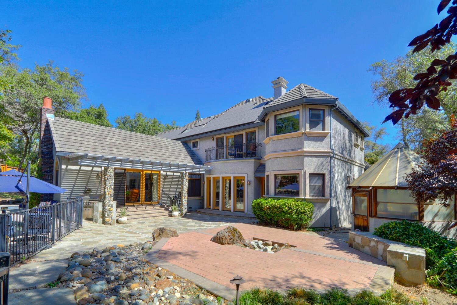 8600 Los Lagos Circle