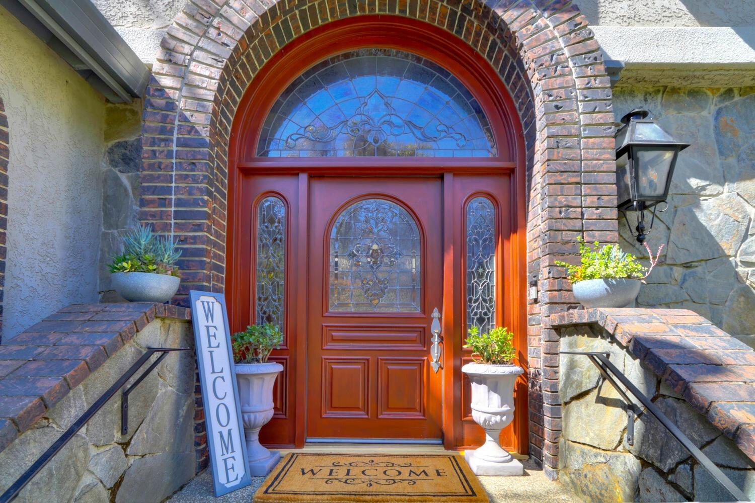 8600 Los Lagos Circle