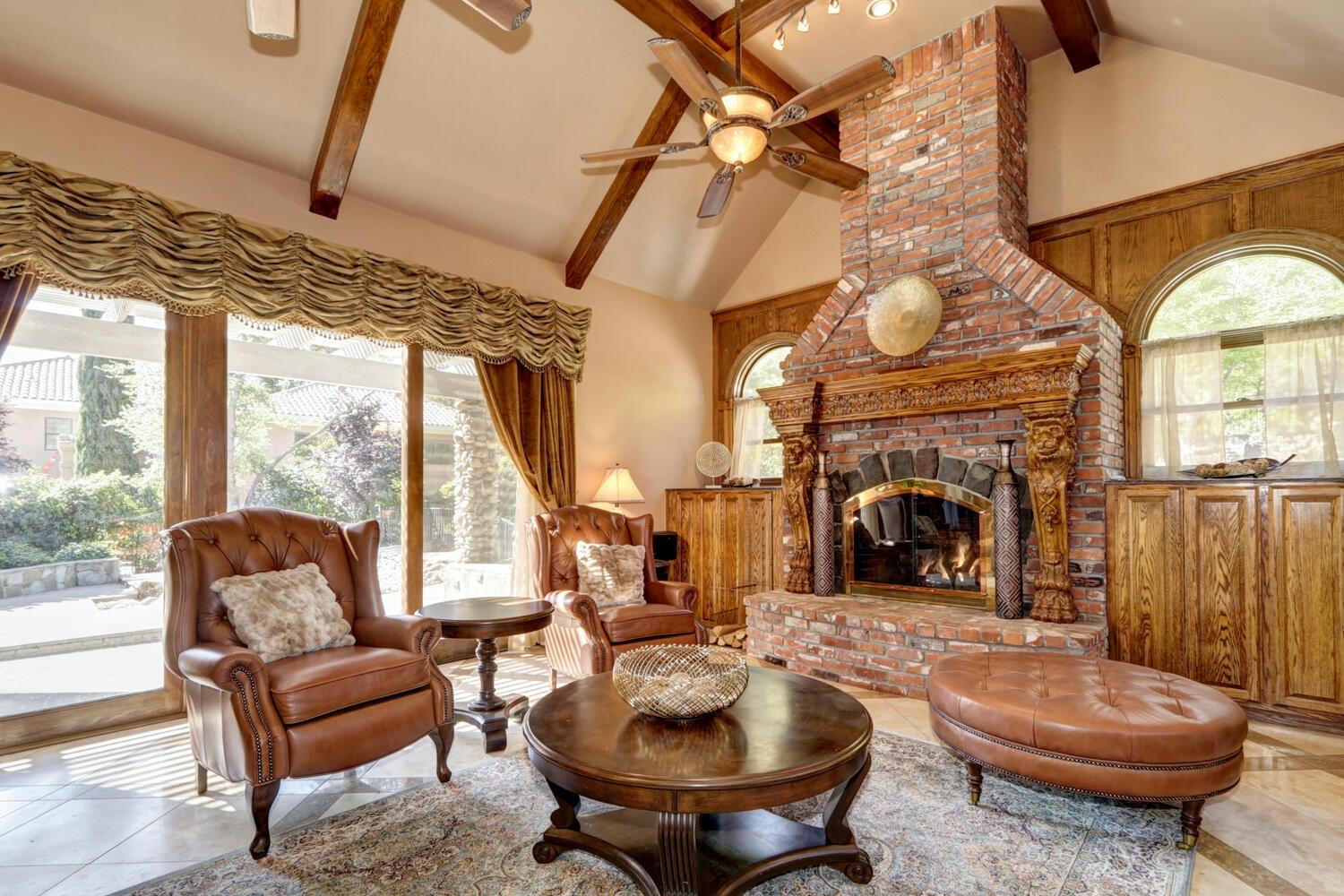 8600 Los Lagos Circle