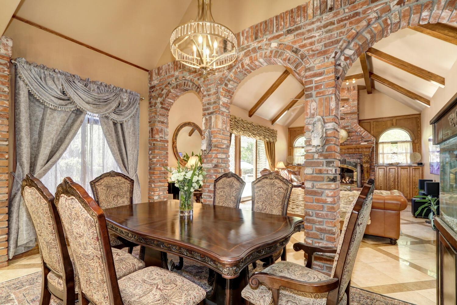 8600 Los Lagos Circle