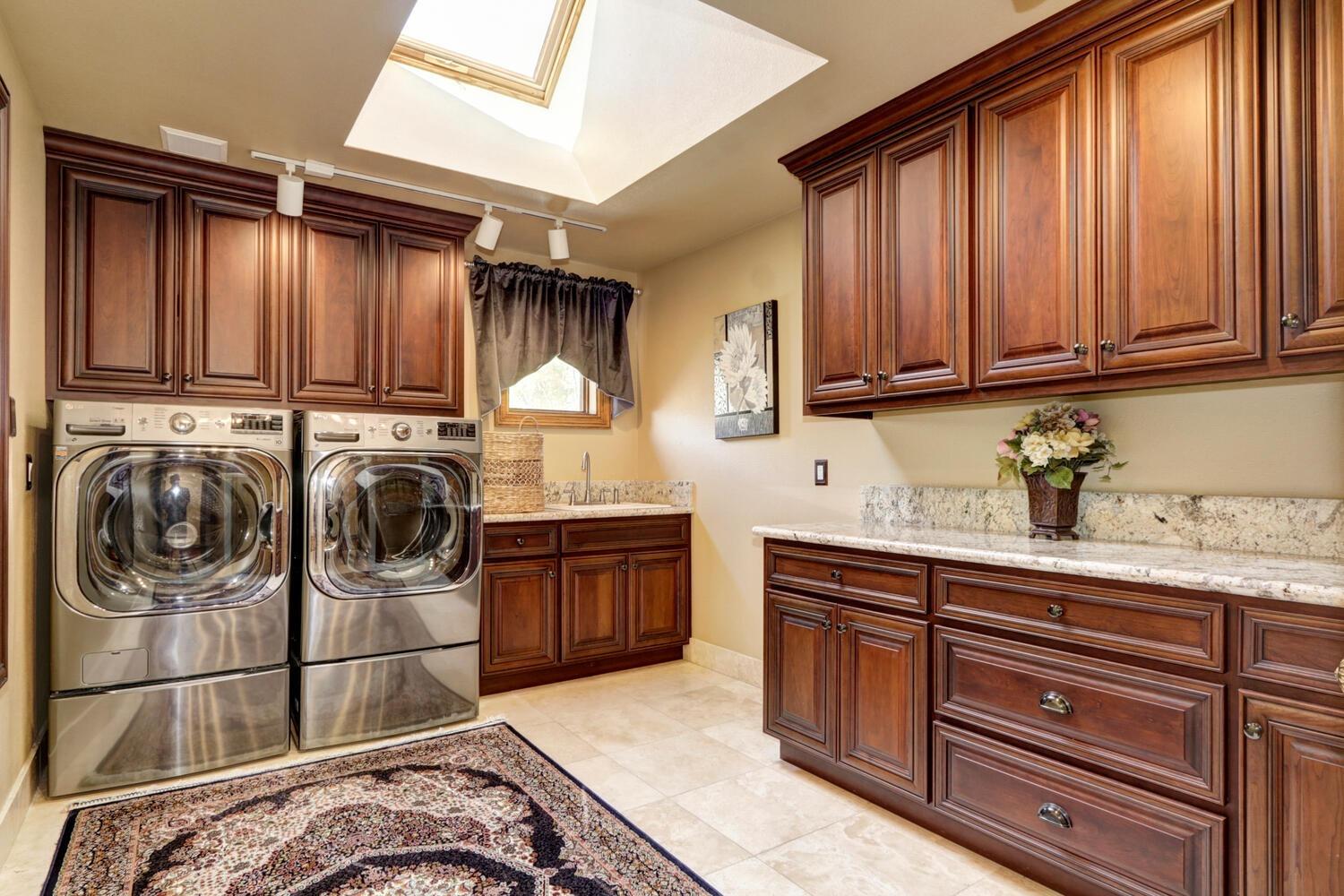 8600 Los Lagos Circle