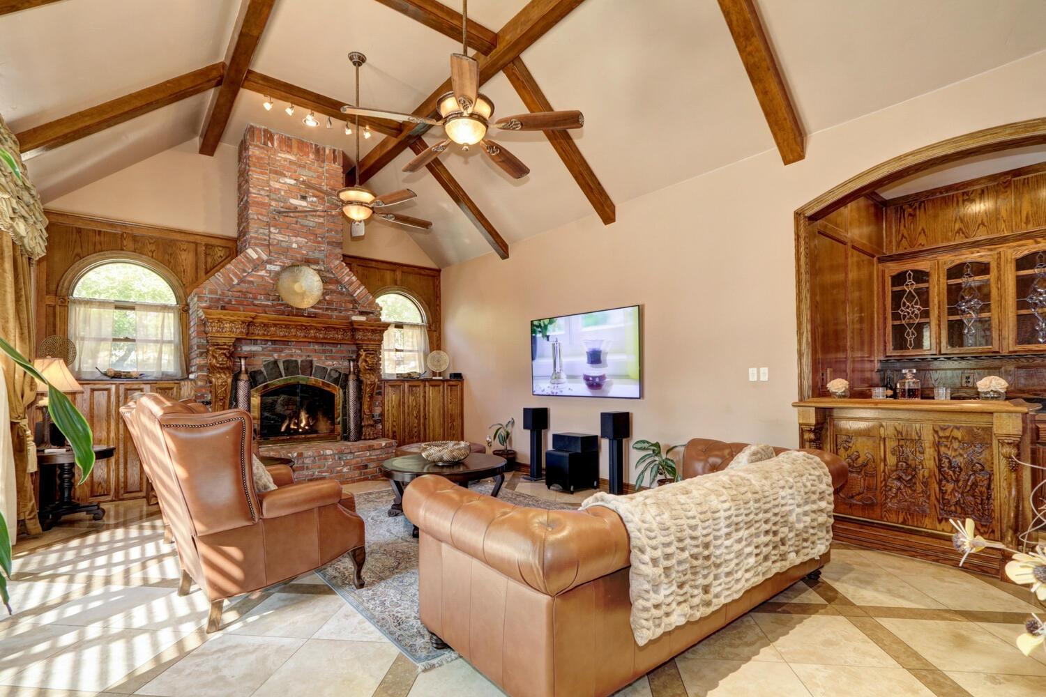 8600 Los Lagos Circle