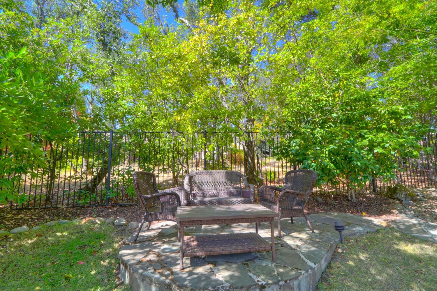 8600 Los Lagos Circle