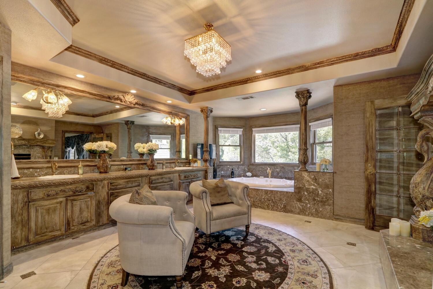 8600 Los Lagos Circle