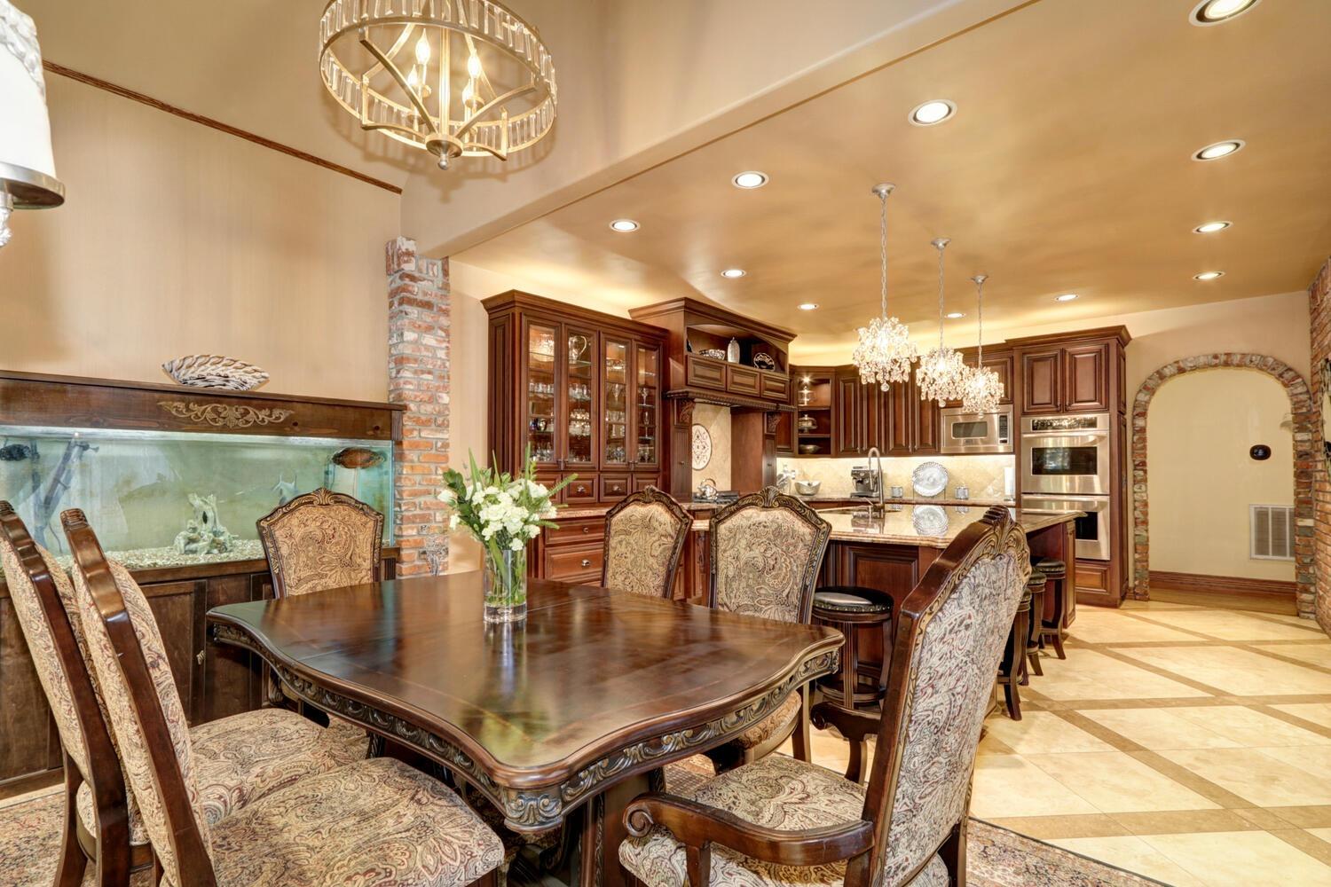 8600 Los Lagos Circle