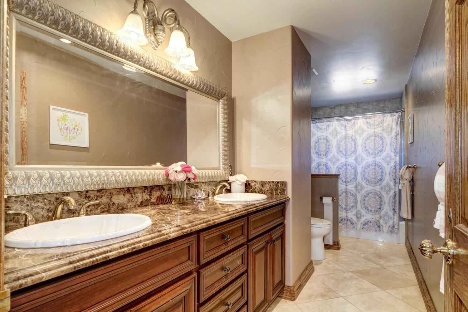 8600 Los Lagos Circle