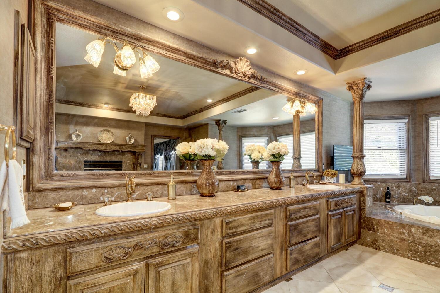 8600 Los Lagos Circle