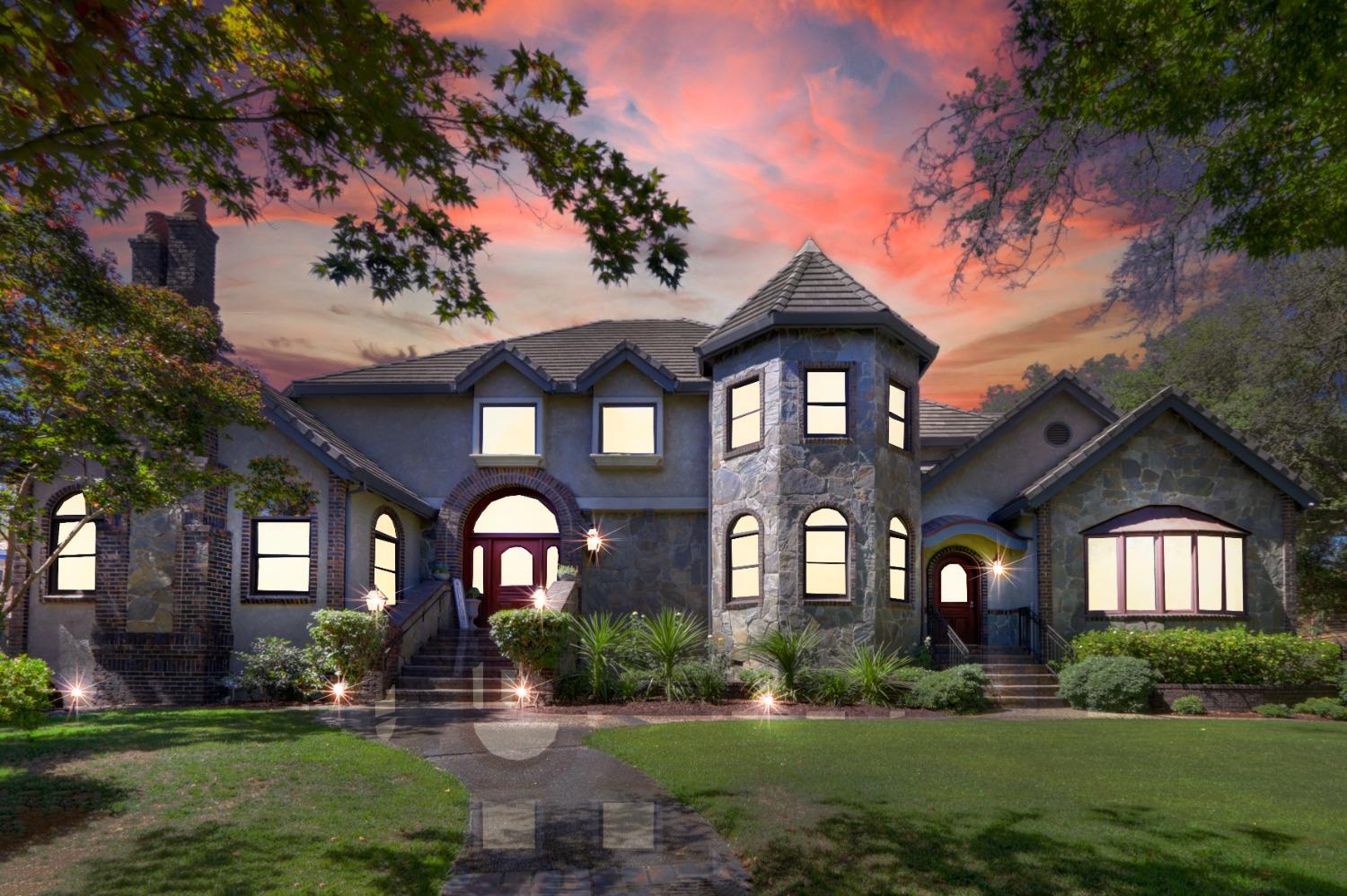 8600 Los Lagos Circle