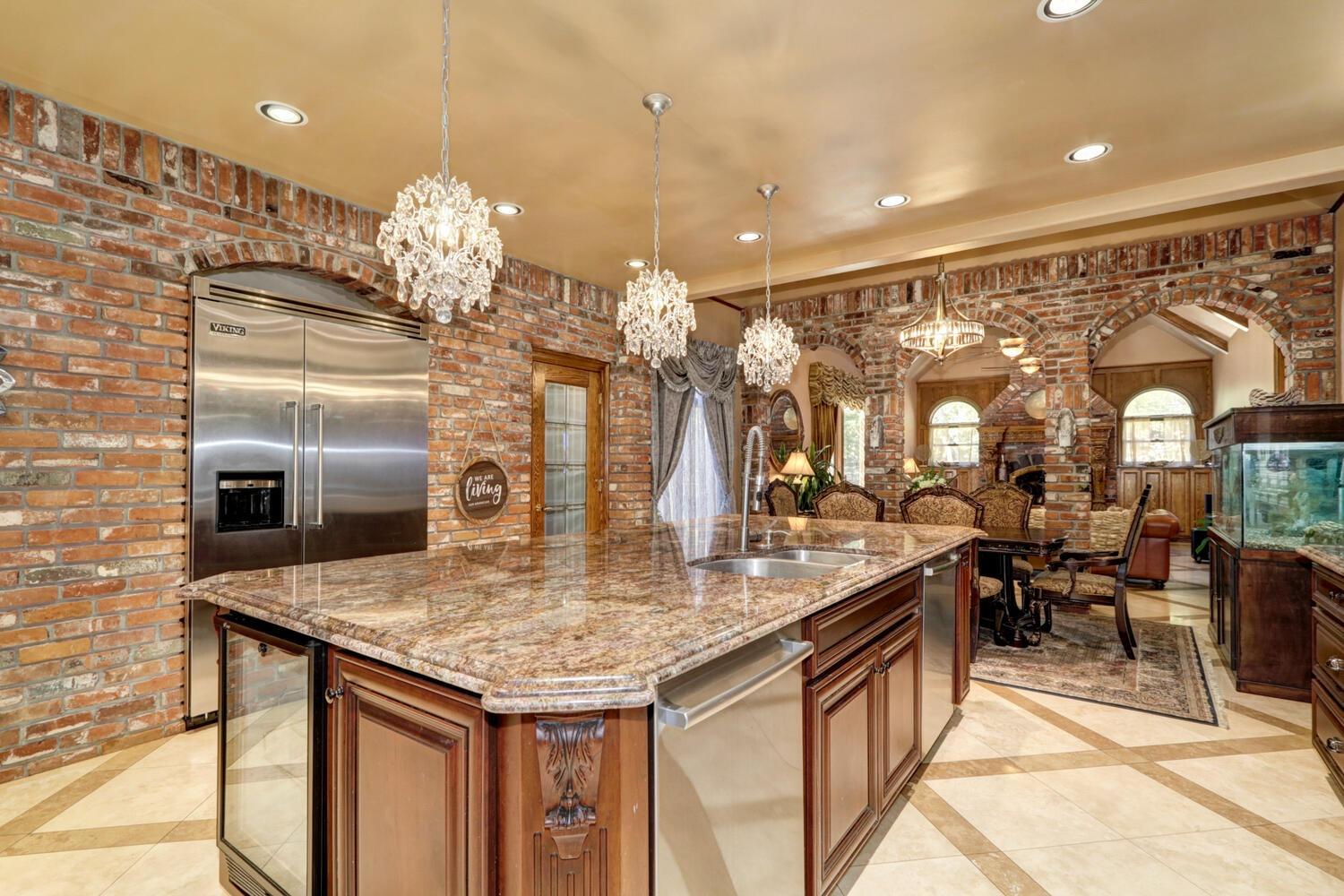 8600 Los Lagos Circle