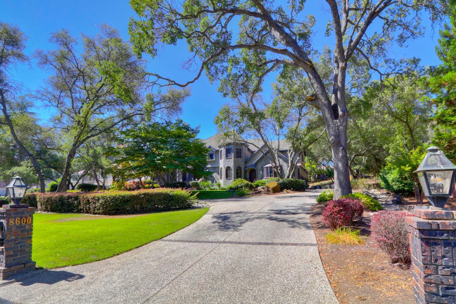 8600 Los Lagos Circle