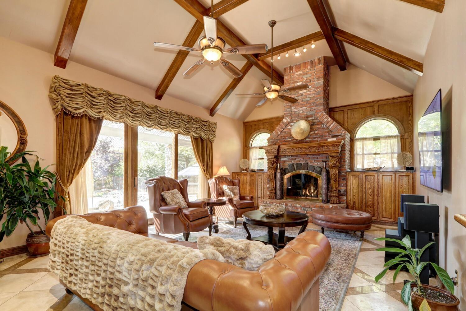 8600 Los Lagos Circle