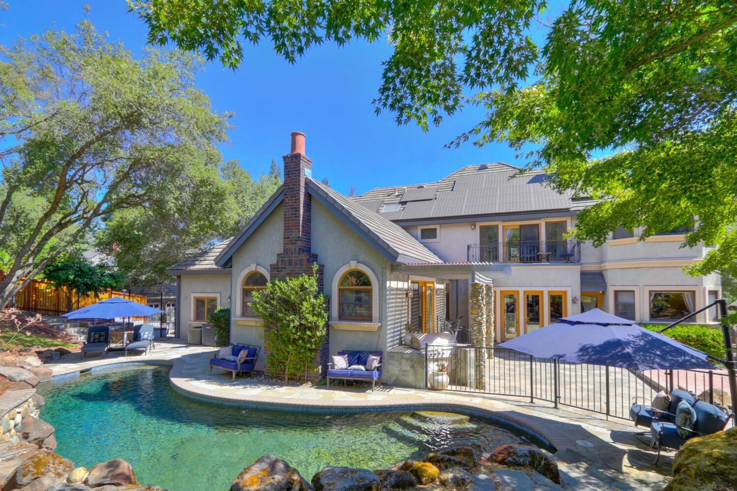 8600 Los Lagos Circle