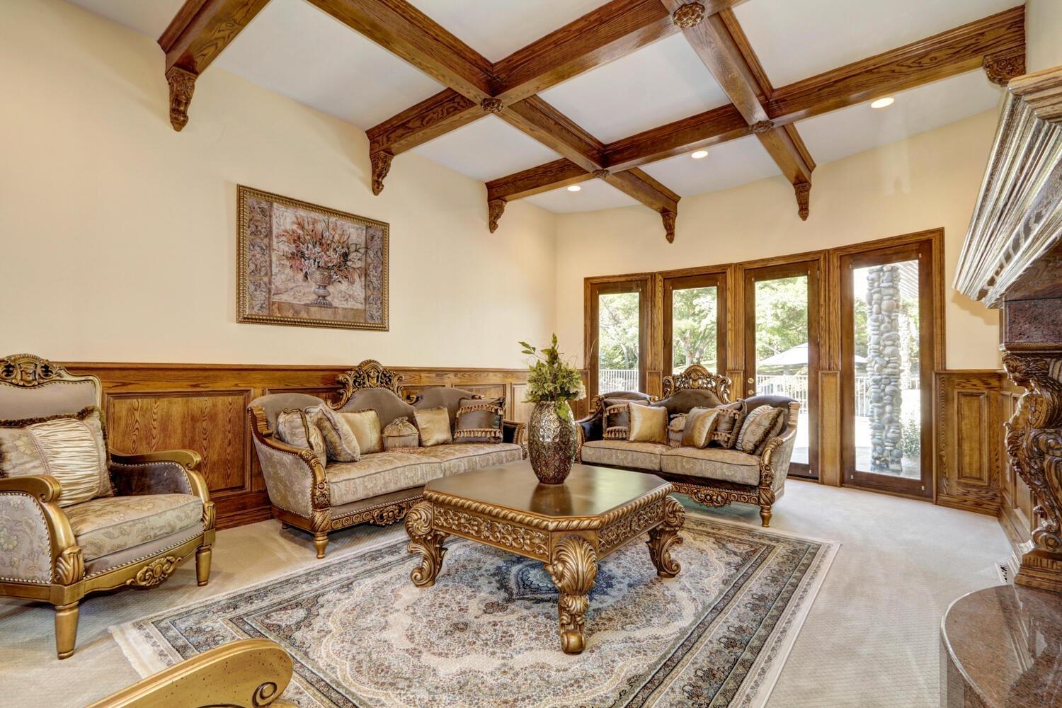 8600 Los Lagos Circle