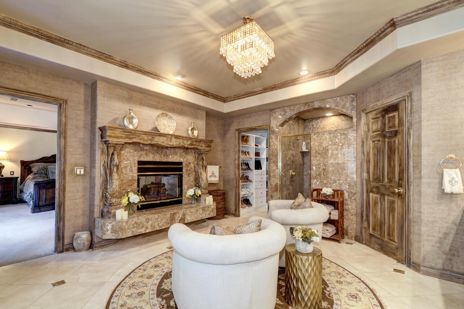 8600 Los Lagos Circle