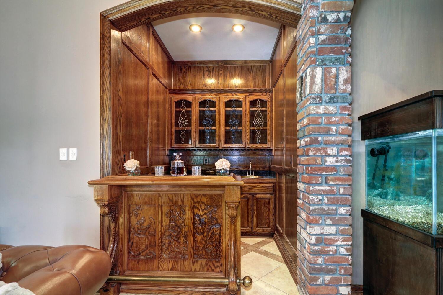 8600 Los Lagos Circle