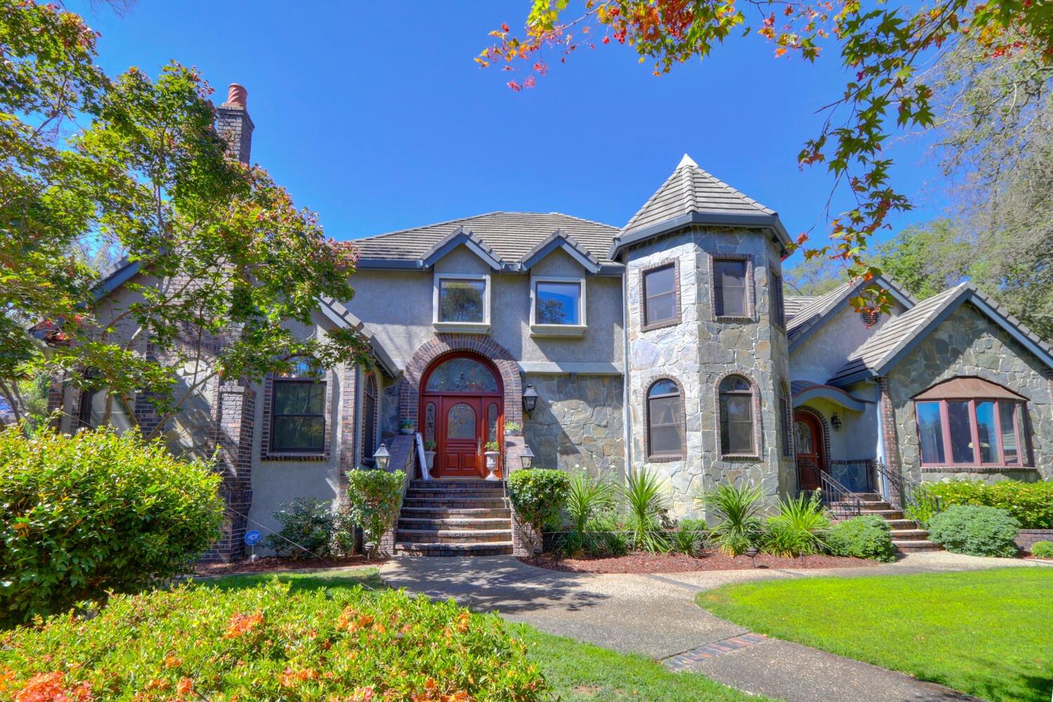 8600 Los Lagos Circle