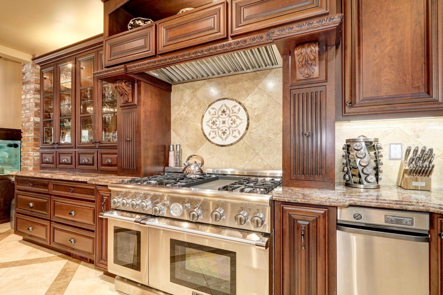 8600 Los Lagos Circle