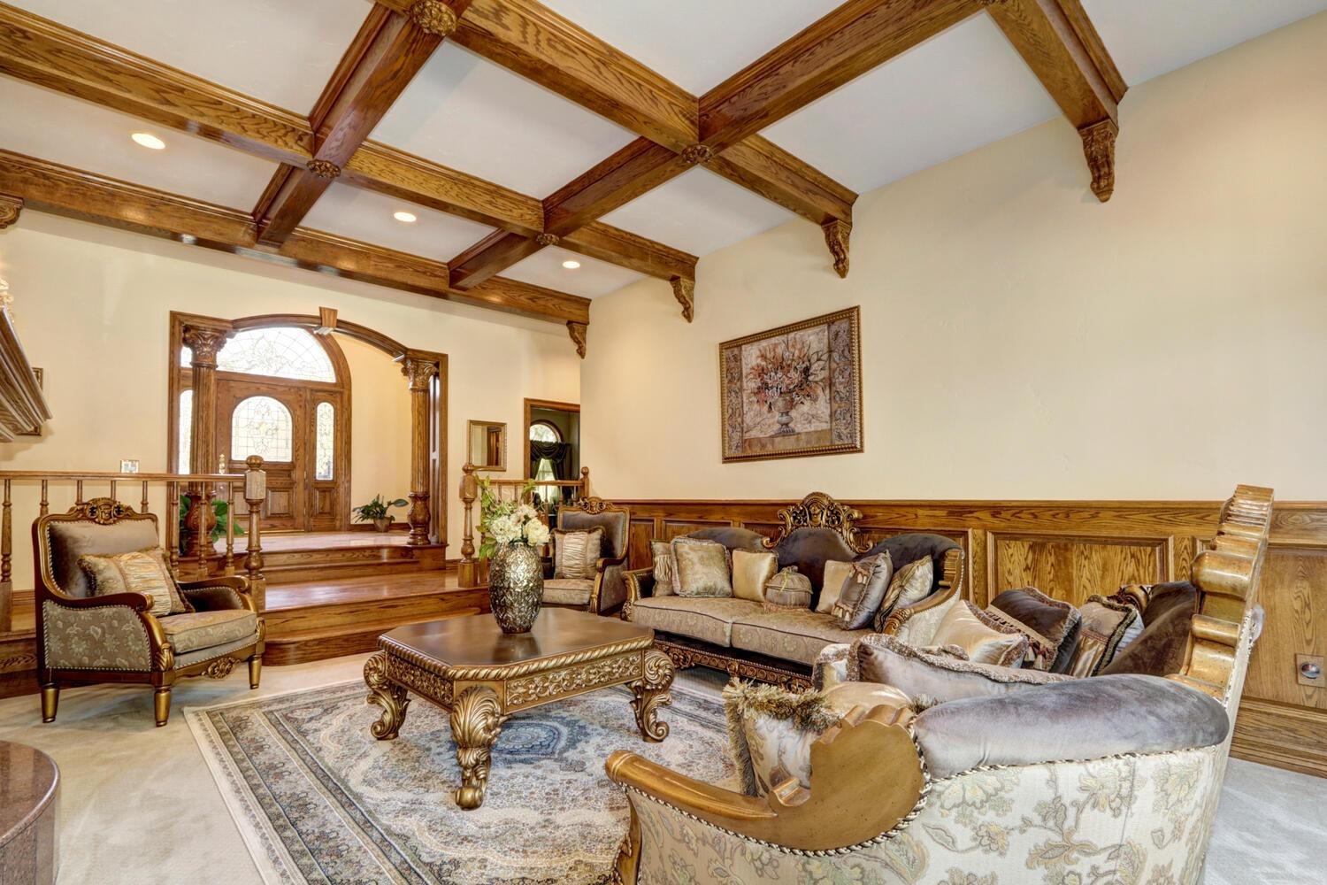 8600 Los Lagos Circle