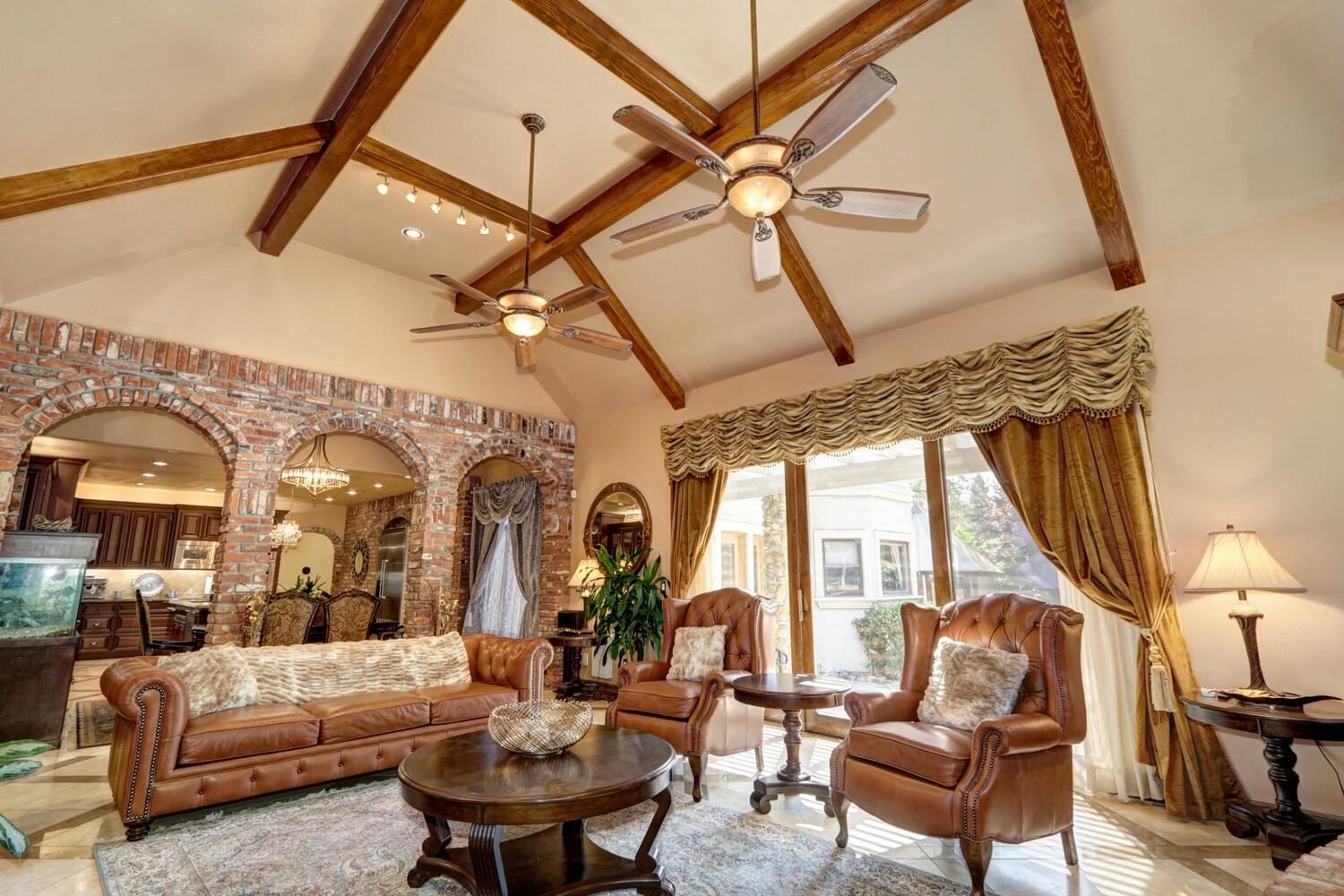 8600 Los Lagos Circle