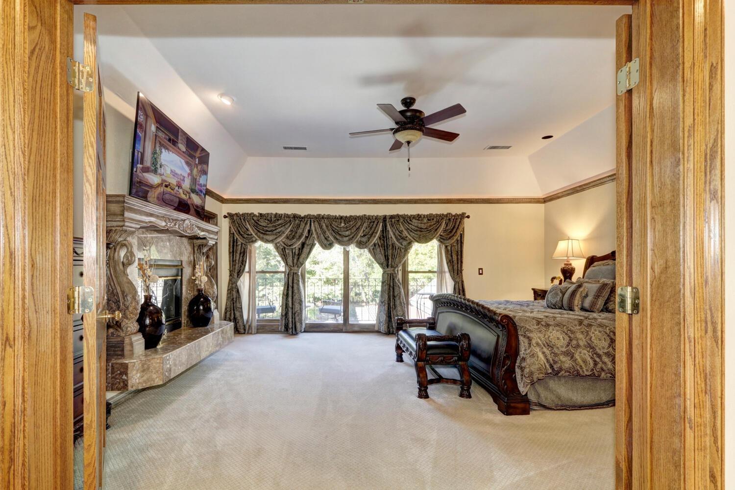 8600 Los Lagos Circle