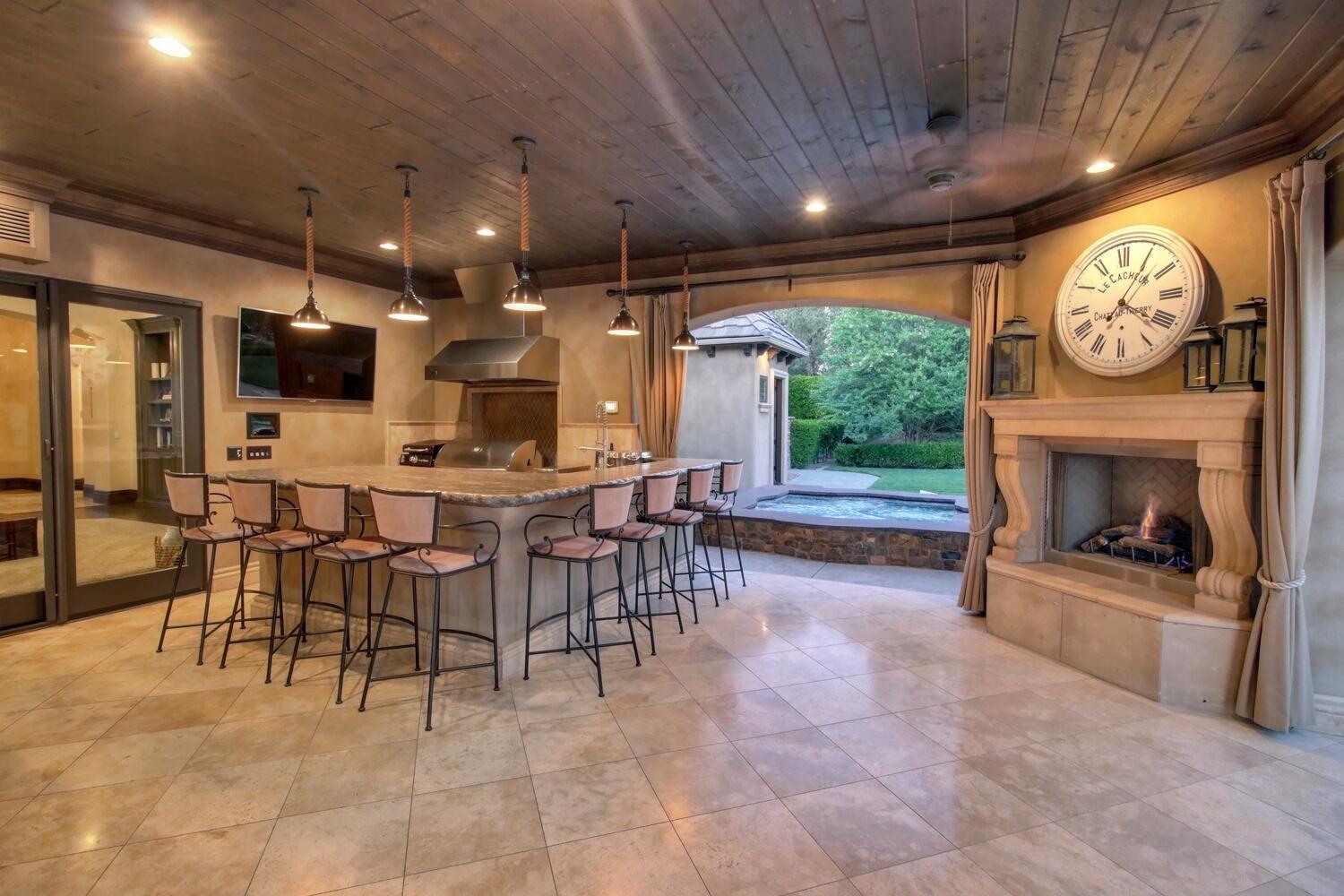 6215 Ruscada Court