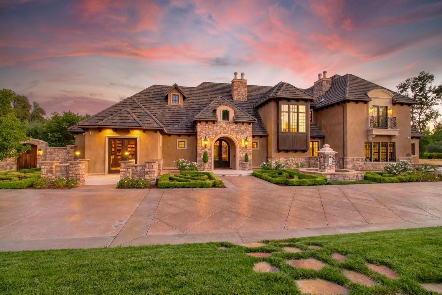 6215 Ruscada Court