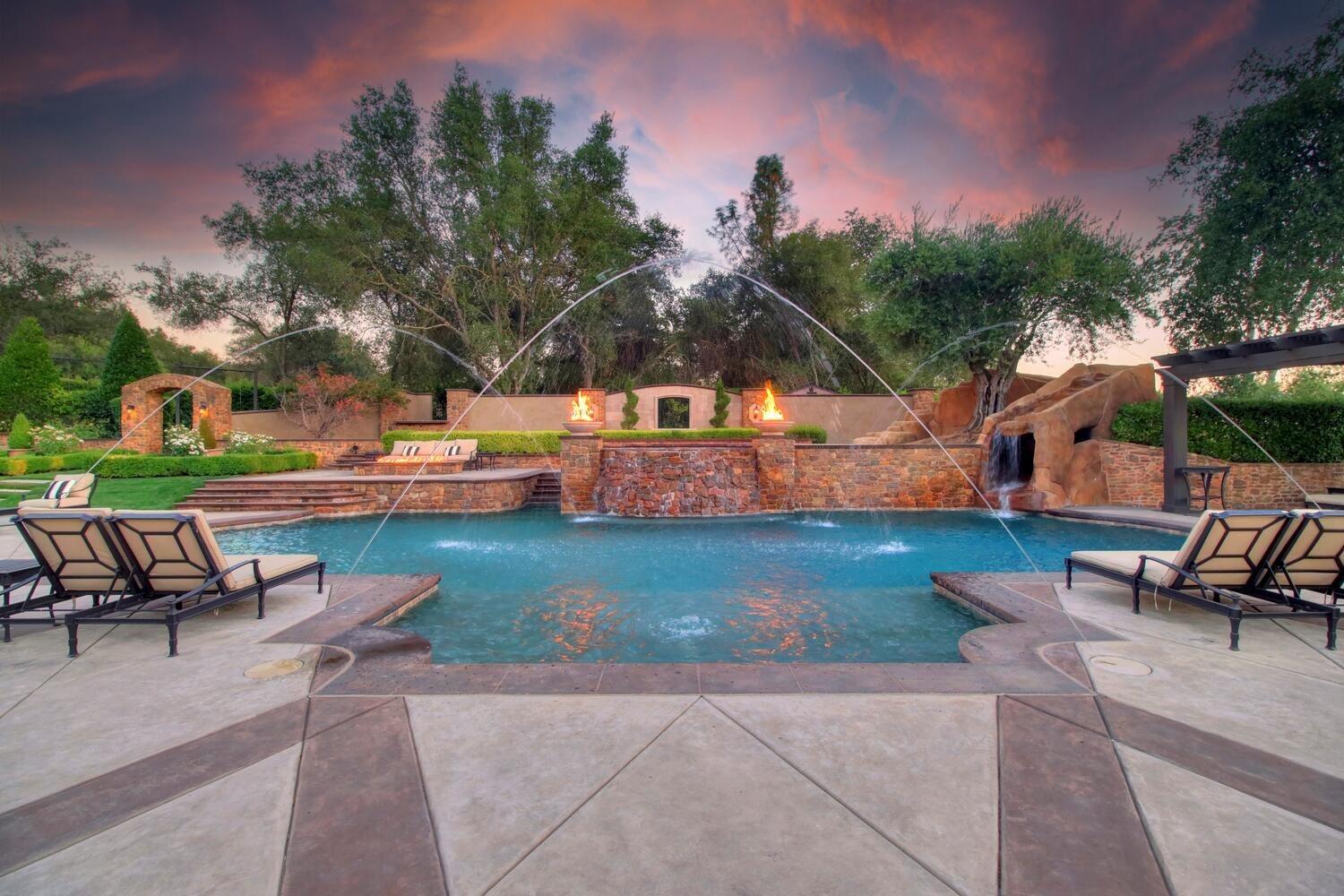 6215 Ruscada Court