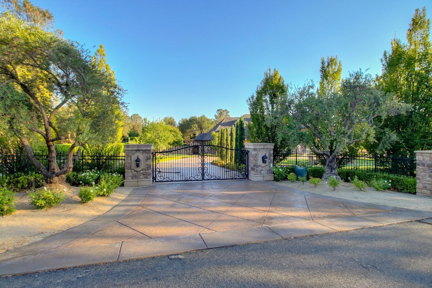 6215 Ruscada Court