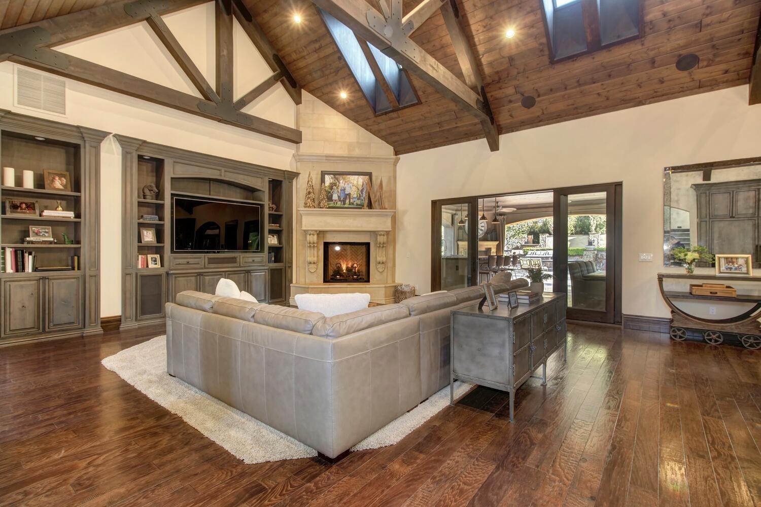 6215 Ruscada Court