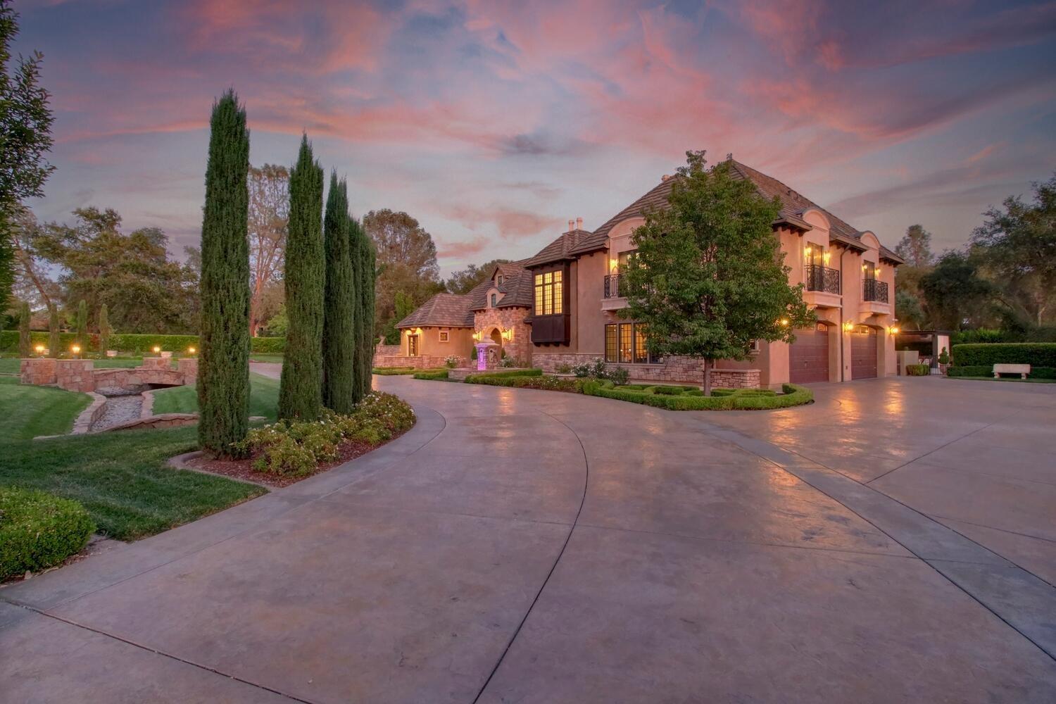 6215 Ruscada Court